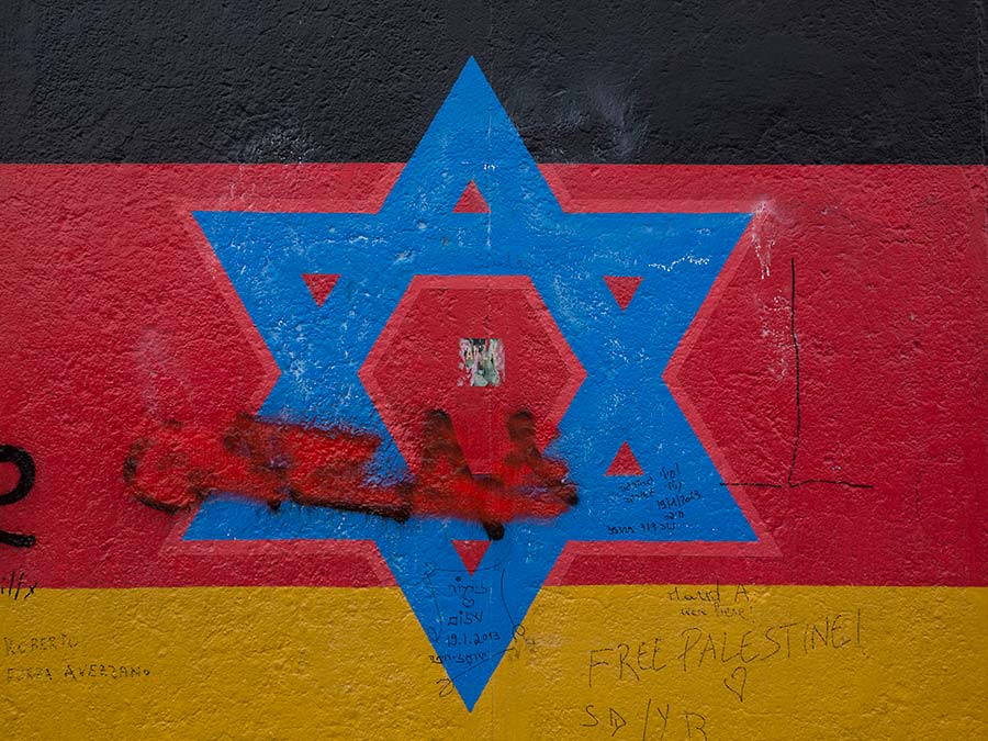 stolen surfaces, konczak, photography, berlin, street art