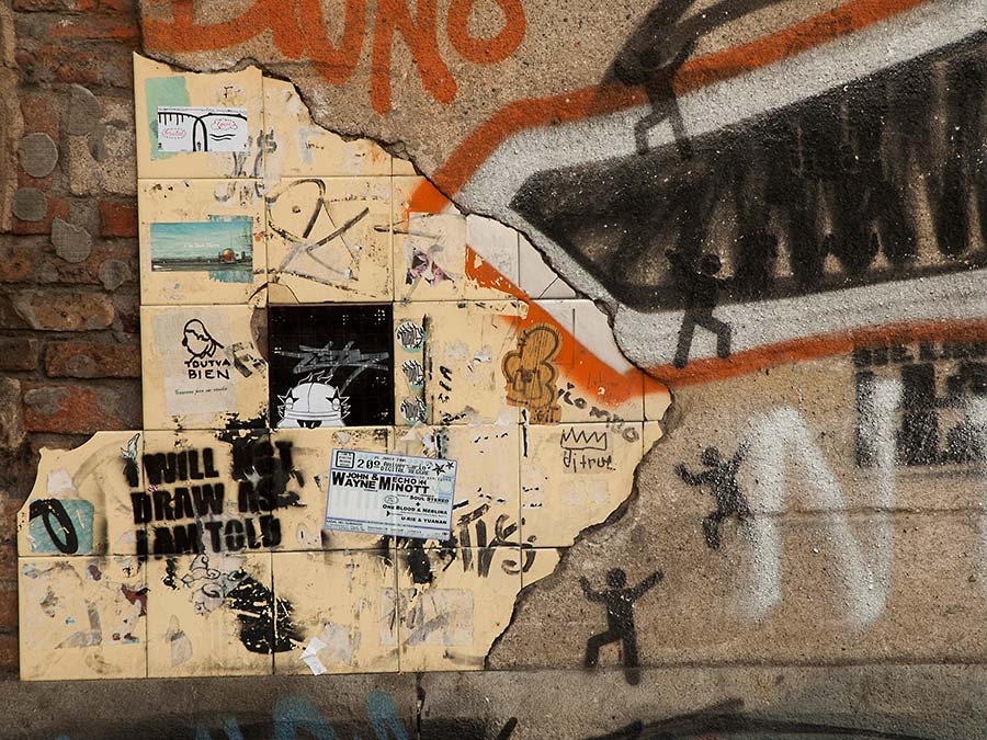 stolen surfaces, konczak, photography, barcelona, street art