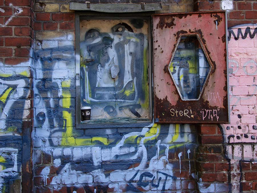 stolen surfaces, konczak, photography, berlin, street art